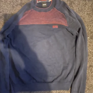 Hugo boss tröja  - Hugo boss crewneck. Skick 9/10. Skriv gärna om du har frågor angående pris eller storlek 
