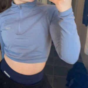 Träningtopp ICIW - Fint skick 🩵🩵Färgen daisy blue. Nypris 449kr. 