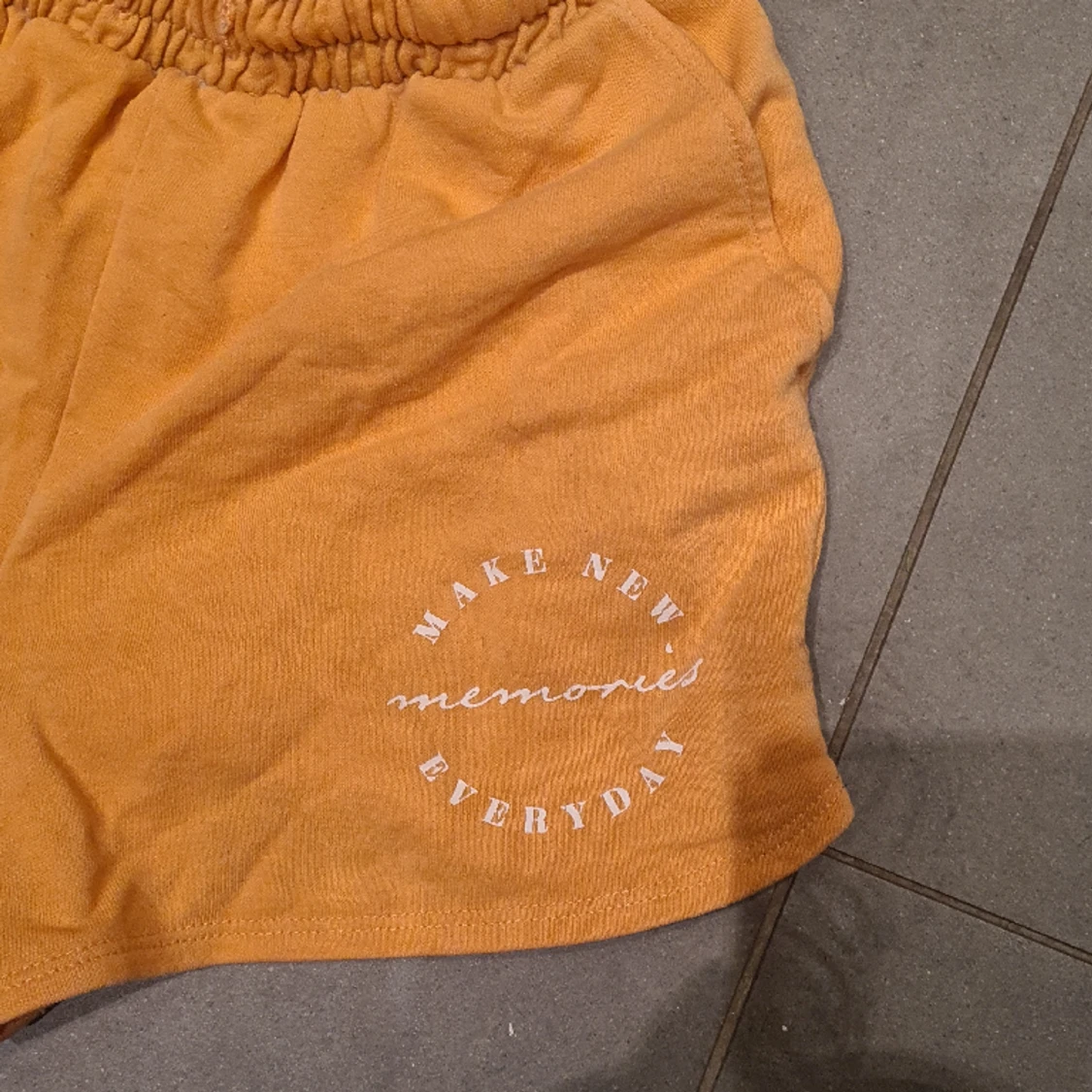 Orange mjukshorts - 91