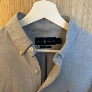 Raplh lauren skjorta - Varsamt använd, storlek M och sitter som M. Skriv vid funderingar.