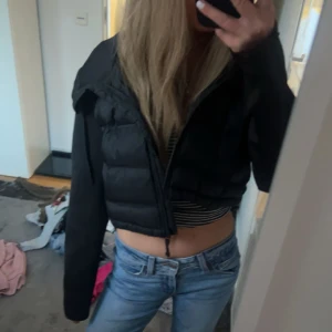 Cardigan  - Cardigan ifrån zara! Säljes då jag fick en annan. Storlek s, kortare i modellen. Aldrig använd. Fler bilder kan fås