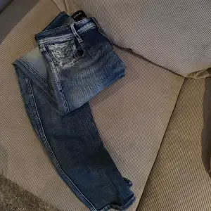 Säljer dessa replay jeans