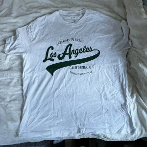 T-shirt - Oversize t-shirt från Bershka Pris går att diskutera