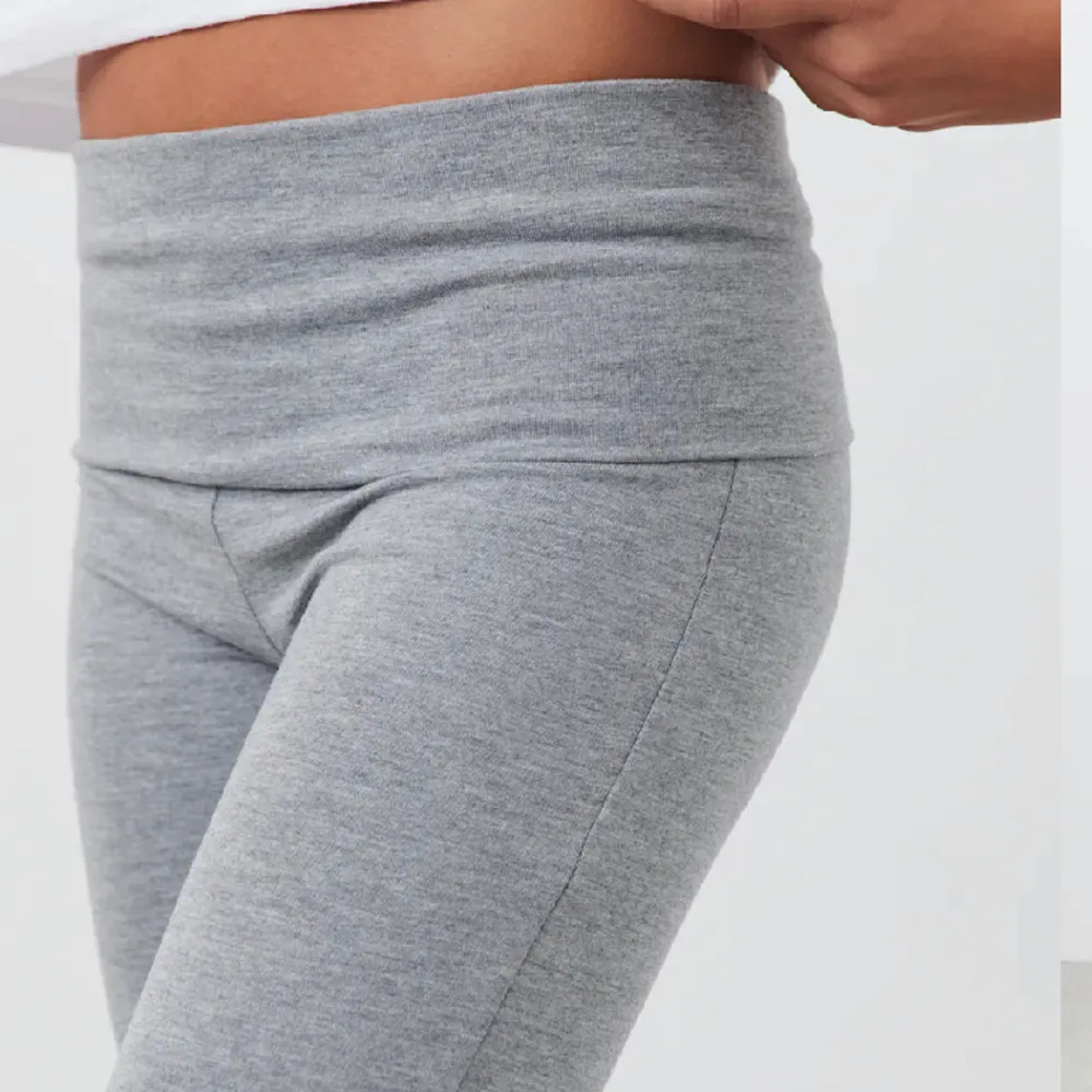 Helt nya yoga pants från Young Gina, aldrig använda storlek 146/152 . Jeans & Byxor.