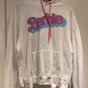 Barbie hoodie - Barbie hoodie från fashionnova. 