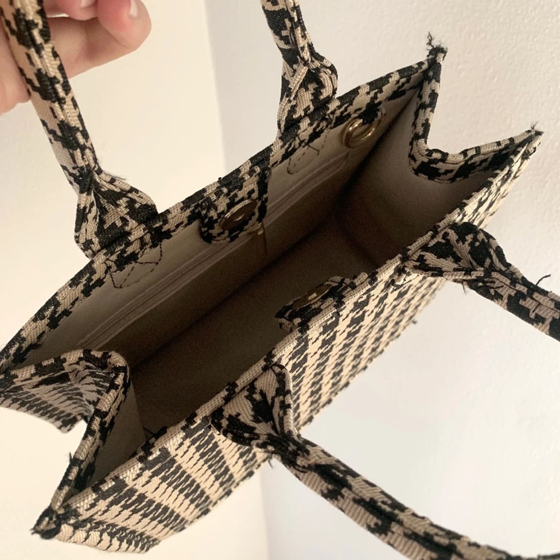 Hudtandsrutig väska - 91