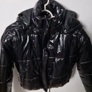 Jacka - Vinter jacka köpte från Boohoo  Nypris 450kr. Mitt pris 250kr I bra skick