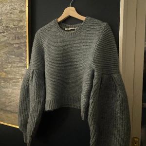 Tröja från zara - Blå Stickad tröja från zara😊 köparen står för frakten
