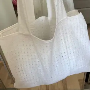 Totebag.  Se gärna mina andra färger jag har. Syr även upp på beställning 