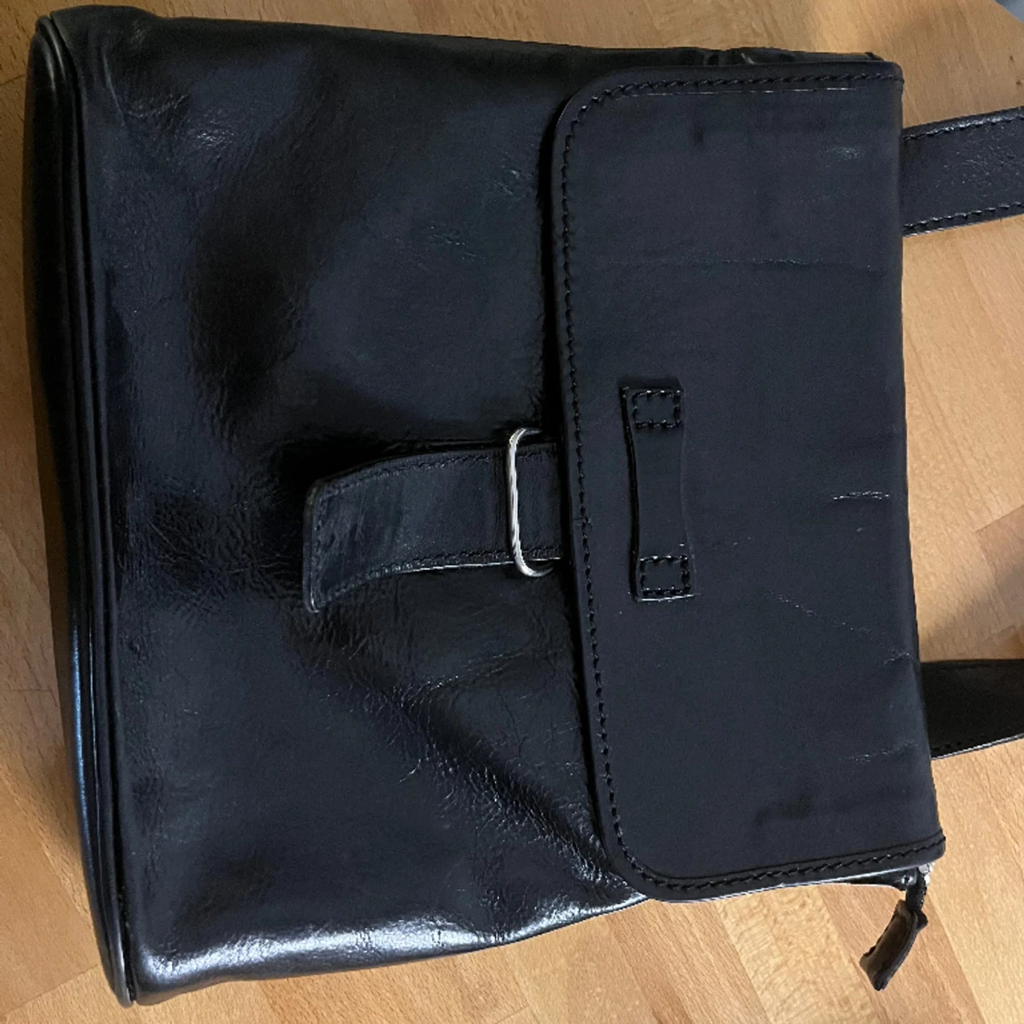 svart läderväska - 91