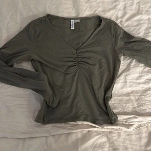 Topp - Hm topp med scrunch vid brösten