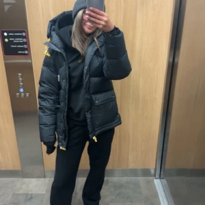 Fjällräven jacka  - Helt ny fjällräven jacka, knappt använd Man får med dustbagen