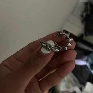 Söker byte!  - Vill byta mina populära Edblad örhängen i silver till ett par likadana i guld!⭐️