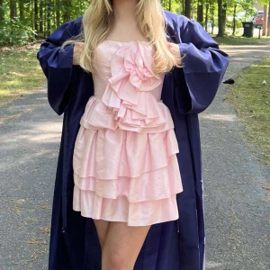 Klänning - Superfin klänning i storlek us 4, passar på mig som är xs/s