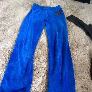 Juicy byxor  - Säljer dessa juicy byxor i storlek 8 år 