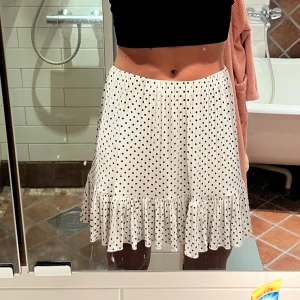 Prickig kjol - Hela ny