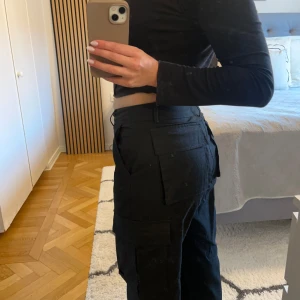 Cargo byxor - Jätte snygga cargopants, kommer tyvärr inte till användning hos mig