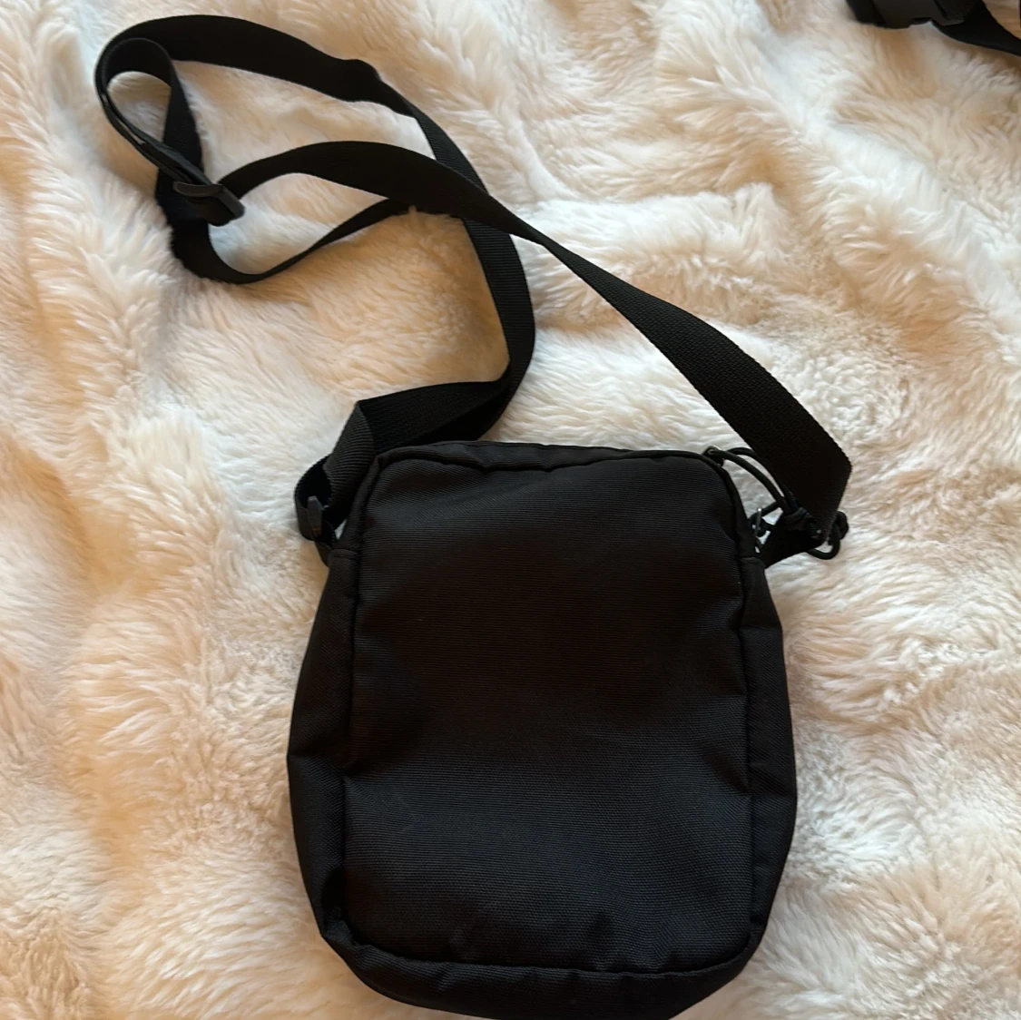 Levis axelväska  - 90