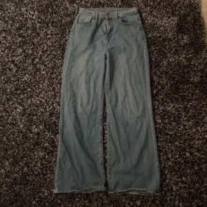 Baggy byxor - Basic baggy byxor, byxorna har inga skador.