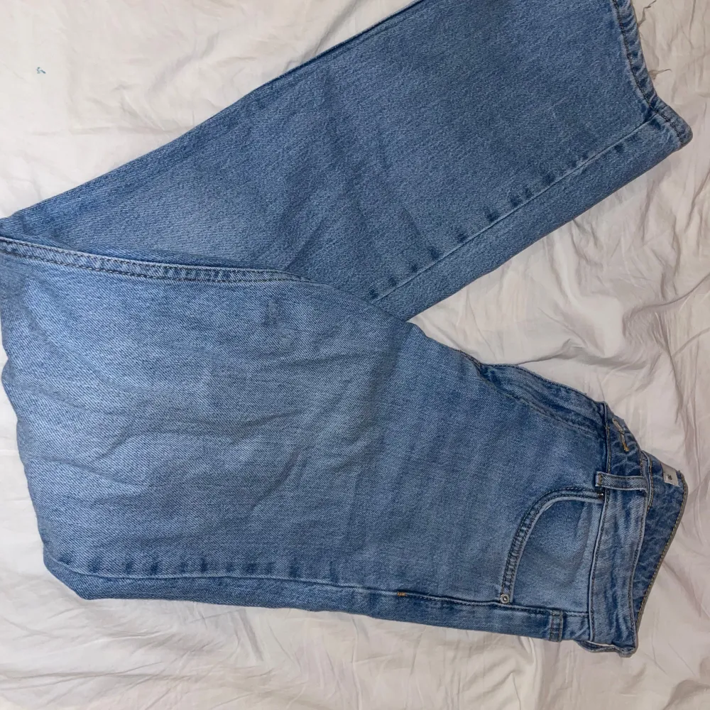 Använda ett par gånger, trött på bootcut. Mid waist men inte så höga. pris går att diskuteras. . Jeans & Byxor.