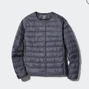 Uniqlo jacka  - Säljer nu min uniqlo jacka i storlek xs, inga tecken på användning (nästintill ny)💕