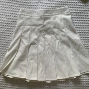 Tenniskjol - Vit basic tenniskjol strl xs