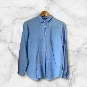 Massimo dutti linneskjorta - Mjuk och skön linneskjorta från Massimo dutti. Nyligen tvättad därav skrynkligheten  Cond 8/10  Nypris 799kr