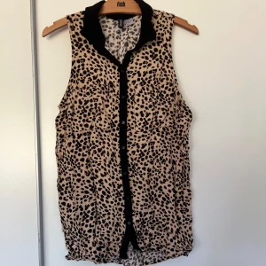 Skjorta  - Storlek 38, bra skick 