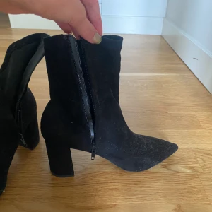 Stövlar  - Bra skick knappt använda hade nån identitetskris