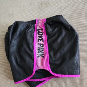PINK Victoria’s secret shorts - Strl xs, Köpt begagnat men aldrig använda. Nästan nyskick