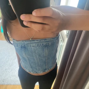 Jeans topp - Säljer denna då den ej kmr till användning längre. Jeans topp ifrån zara, finns inte kvar på hemsidan längre