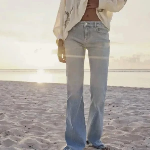 Söker dessa jeans  - Söker dessa jeans i storlek 34 eller 36 från zara 