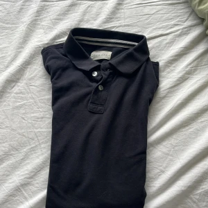 Pike - mörkblå Piké | använd ett par gånger men den har inga defekter eller märken skick 9/10