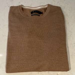 Merinoull Tröja - Säljer nu denna asfeta Merinoullströjan i ett jättebra skick! Storleken är S men kan passa M med. Nypris ligger på ca 699kr❌ mitt pris endast 249kr✅ Hör av dig vid minsta lilla fundering!! 🙂😊