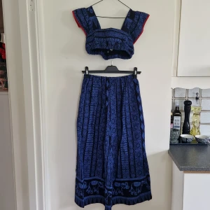 Set - Kjol och top. Fickor. 