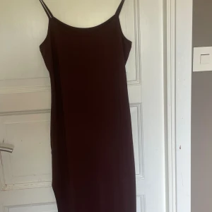 långklänning  - fint skick, har en slits