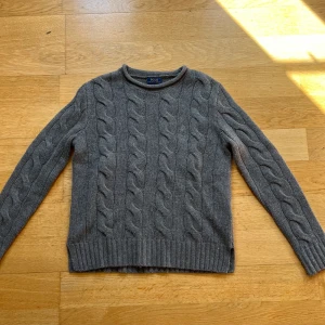 Ralph Lauren tröja  - Virkad stickad tröja Slit detalj Mörk grå Perfekt skick 