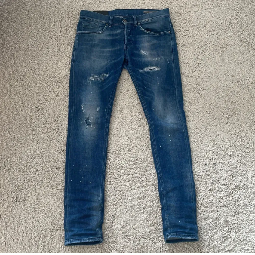 Hej, säljer mina sjukt efterfrågade dondups dom är i suveränt skick i storlek 30, hör av er för fler frågor eller funderingar👌🏽🙌🏽. Jeans & Byxor.