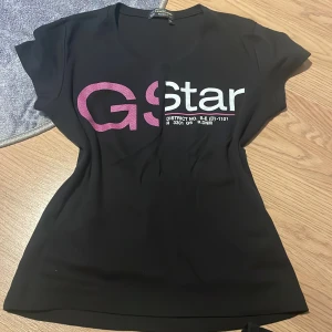 topp - super snygg tee från g-star i storlek M