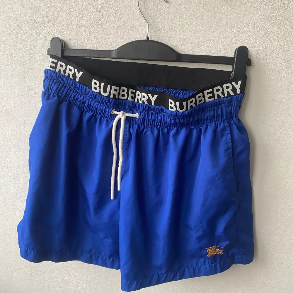 Burberry bad shorts storlek M väldigt bra skick . Shorts.