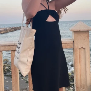 Svart klänning - Fin sommarklänning som ej kommer till användning! 💞