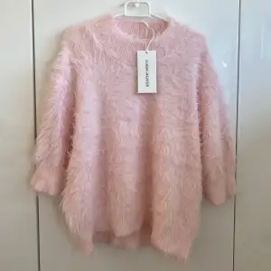 Supersöt rosa, fluffig, trekvartsärmad tröja från Åhléns😻 Storlek S, ursprungspris 499 kr 