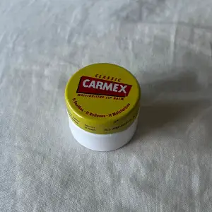 Helt ny och oanvänd läpprodukt från carmex!🤍💕