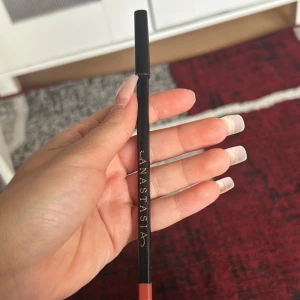 Läppenna  - Läppenna från Anastasia , jätte fint färger  Jag har använd den bara en gång Annas den helt ny 😍. 