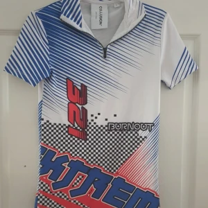 Snygg/Fin Tröja - Storlek XS 95% Polyester  5%Elastan  Mycket fint skick! Som Ny! 