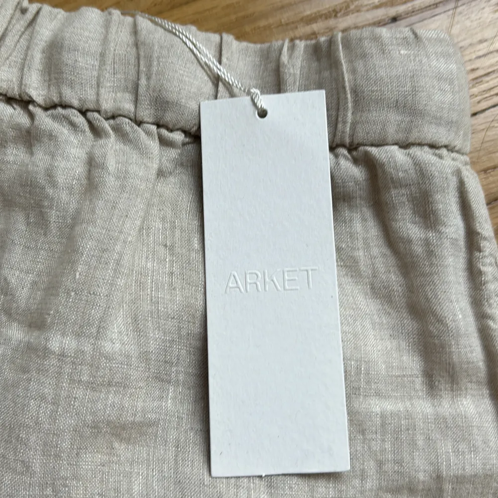 Helt oanvända linne byxor från arket . Farkut & Housut.