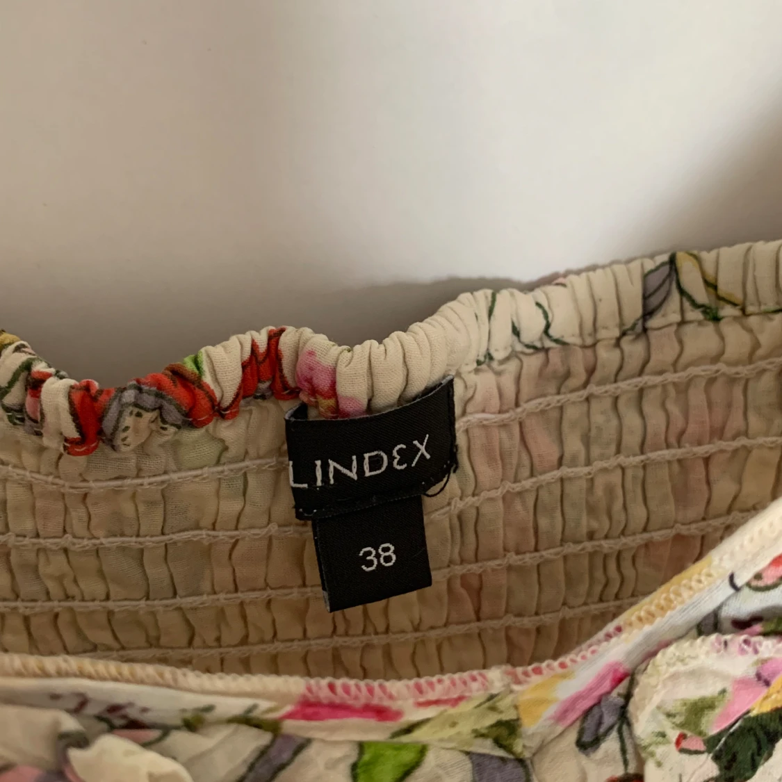 En kort blommig klänning från lindex 🌸 - 90