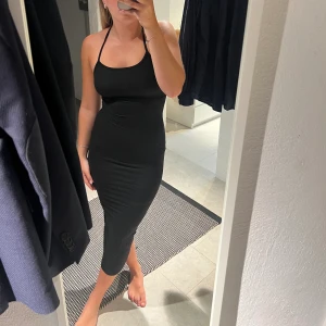 Svart klänning - Superfin klänning, otroligt skönt material