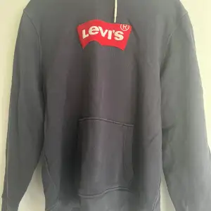 Levis hoodie Storlek L Kan skickas mer bilder