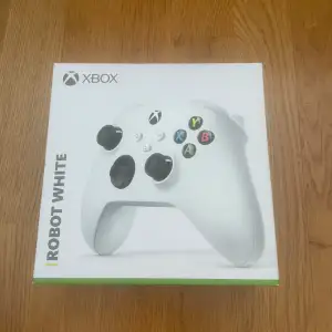Helt ny och oandvänd Xbox series kontroll. Ny pris 700kr. 